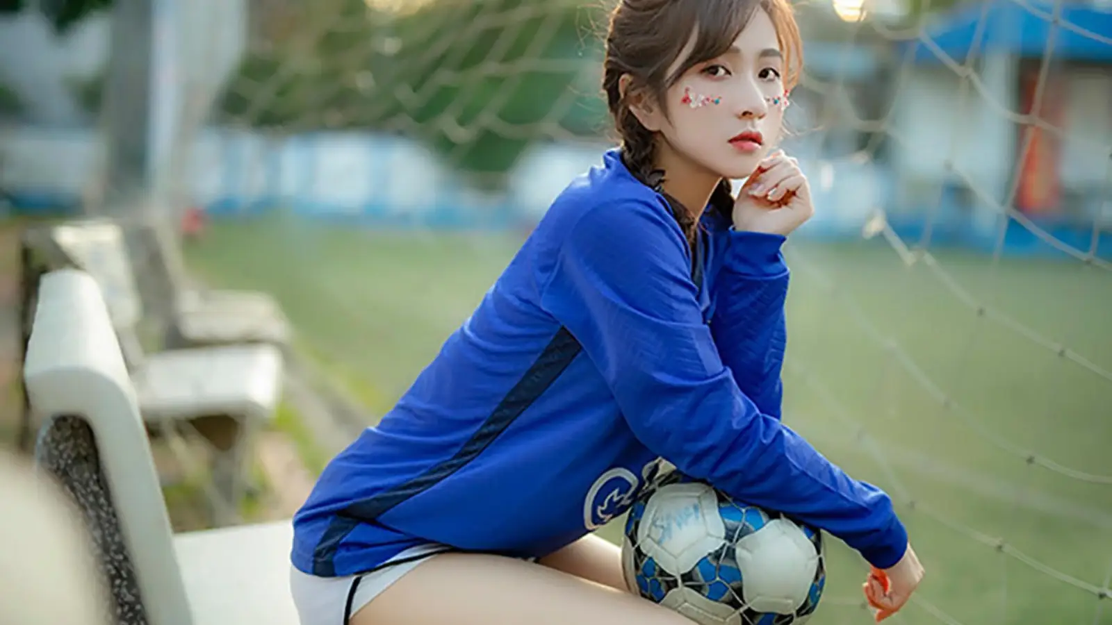 Những kiểu mặc cực hot của nữ CĐV bóng đá châu Á